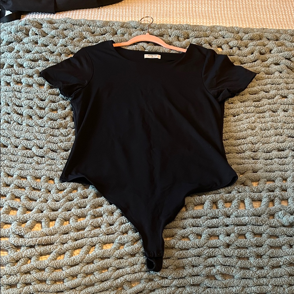 Aritzia - Black Short Sleeve Bodysuit